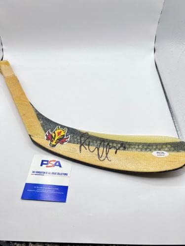 ELIAS LINDHOLM Calgary Flames Autográf, ALÁÍRT hokiütő Penge PSA COA - Dedikált NHL Botok