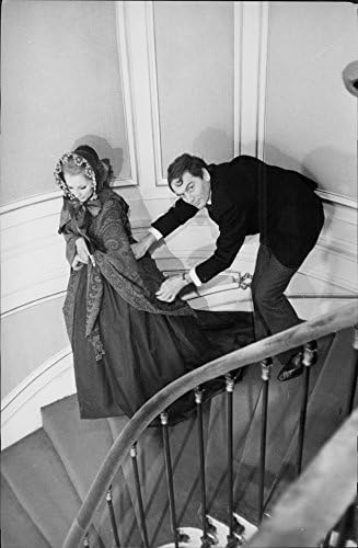 Vintage fotó Pierre Cardin irányító ruha egy nő.
