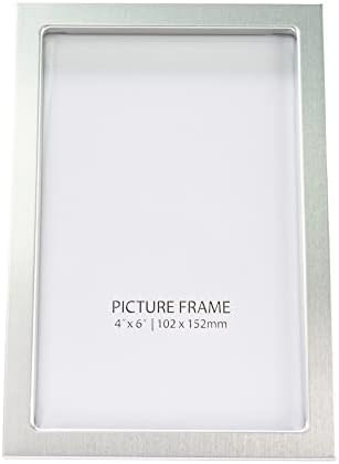 Boldog Homewares Kortárs Egyszerű Csiszolt Ezüst Alumínium 4x6 Téglalap alakú Kép | Luxus Fekete Bársony Háttér | Portré vagy